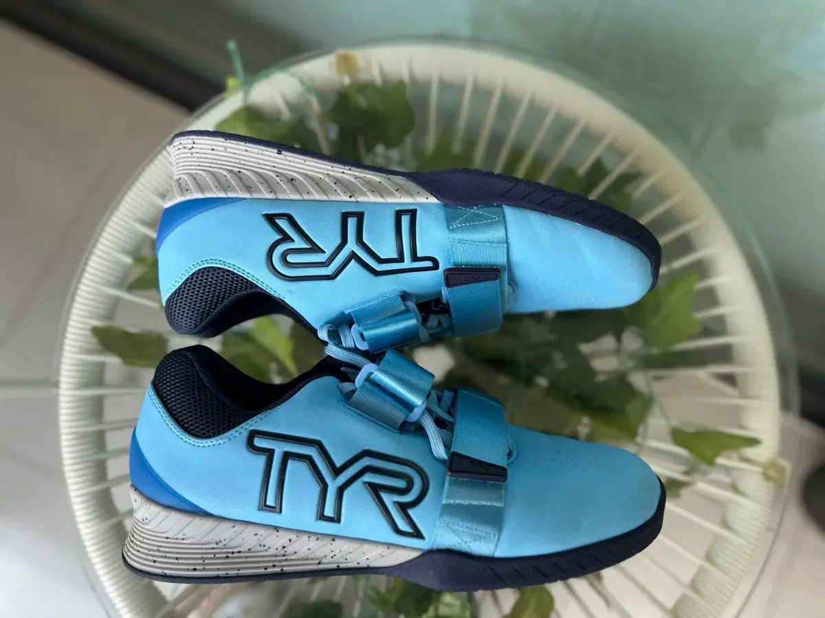 TYR ウエイトリフティングシューズ