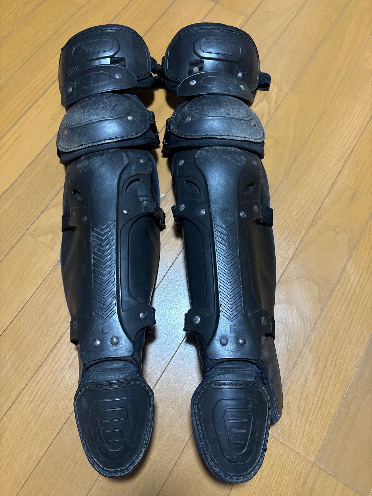 ローリングス RAWLINGS レガースセット J.S.B.B Rawlings ローリングス キャッチャー防具 レガース 黒 J.S.B.B - メルカリ