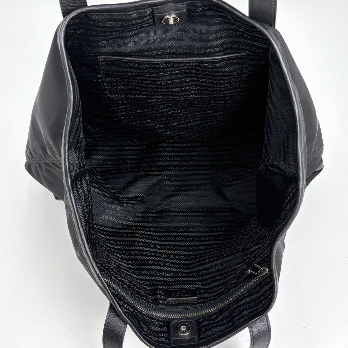 プラダ PRADA ロゴプレート トートバッグ ナイロン ネロ(ブラック 