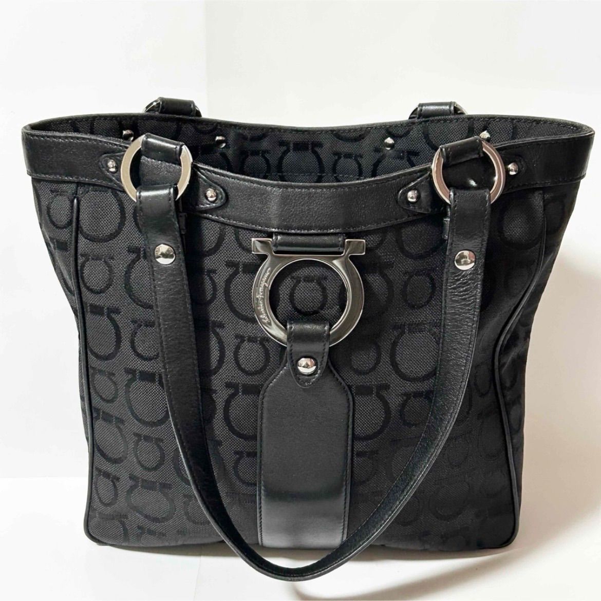 Salvatore Ferragamo フェラガモ ガンチーニ キャンバス レザー トートバッグ ブラック シルバー金具 B1112130L