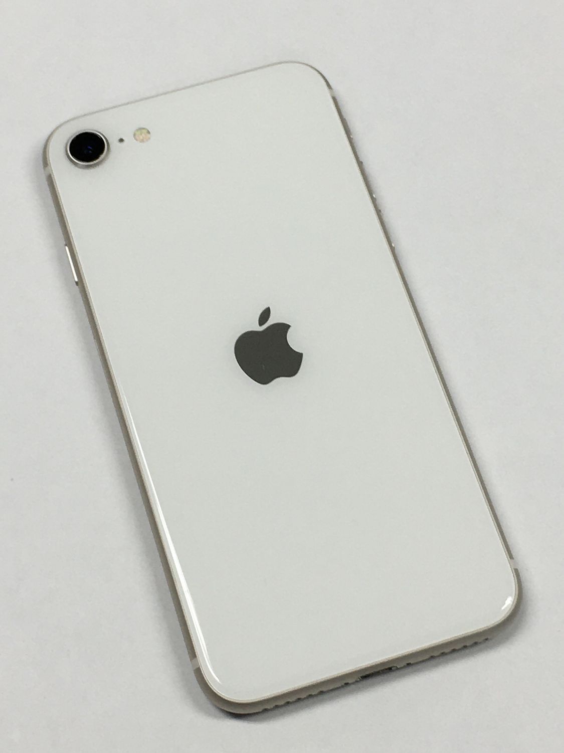 美品 電池94％ iPhone SE3 第3世代 64GB SIMフリー スターライト【動作確認・初期化済み】