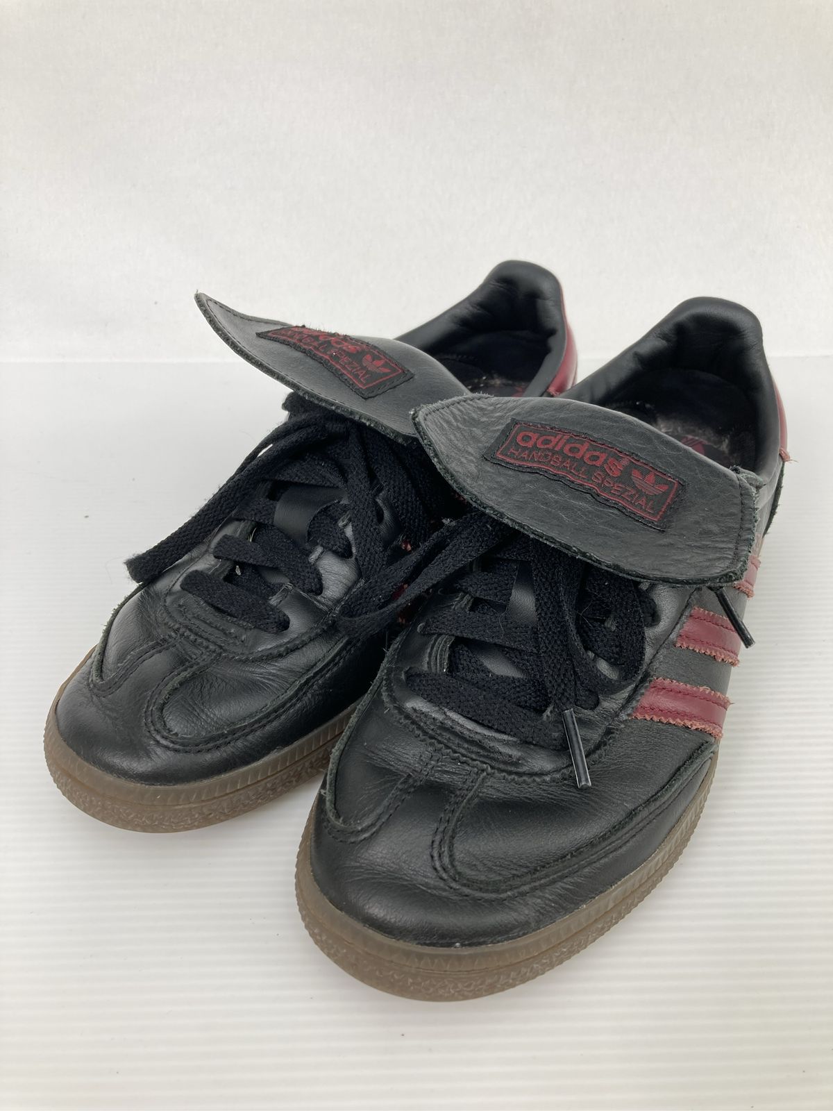 adidas アディダス スニーカー 24.5 ブラック レザー・本革 ブランドロゴ ライン柄 紐 ローカット 合成皮革/人工皮革 メンズ レディース