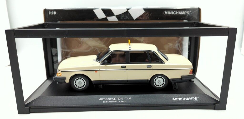 Paul'sModelArt 1/18MINICHAMPS VOLVO 240 GL Politi Danmark 1986デンマーク警察パトカー