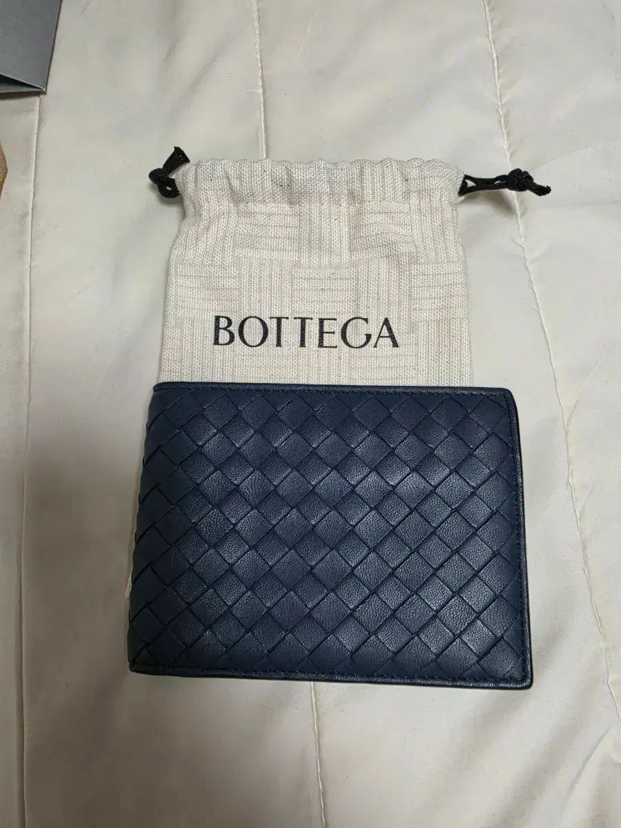 BOTTEGA VENETA ボッテガ・ヴェネタ 二つ折り財布