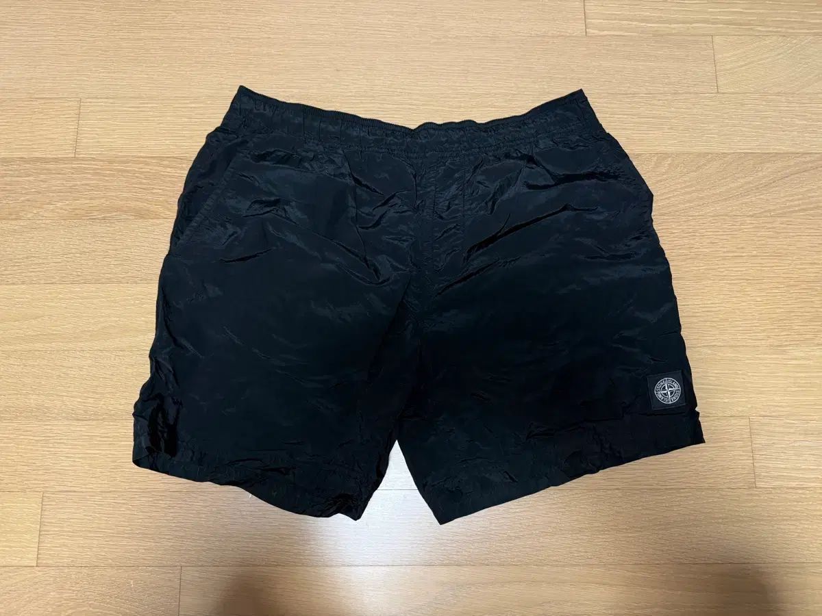 STONE ISLAND ストーンアイランド ナイロン ブラック ショーツ ハーフパンツ