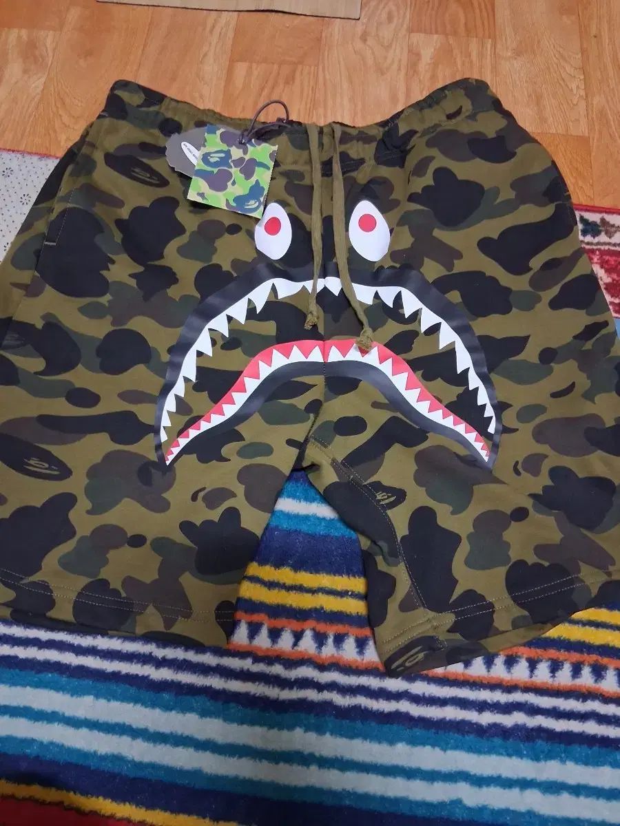A BATHING APE アベイシングエイプ シャーク ハーフパンツ