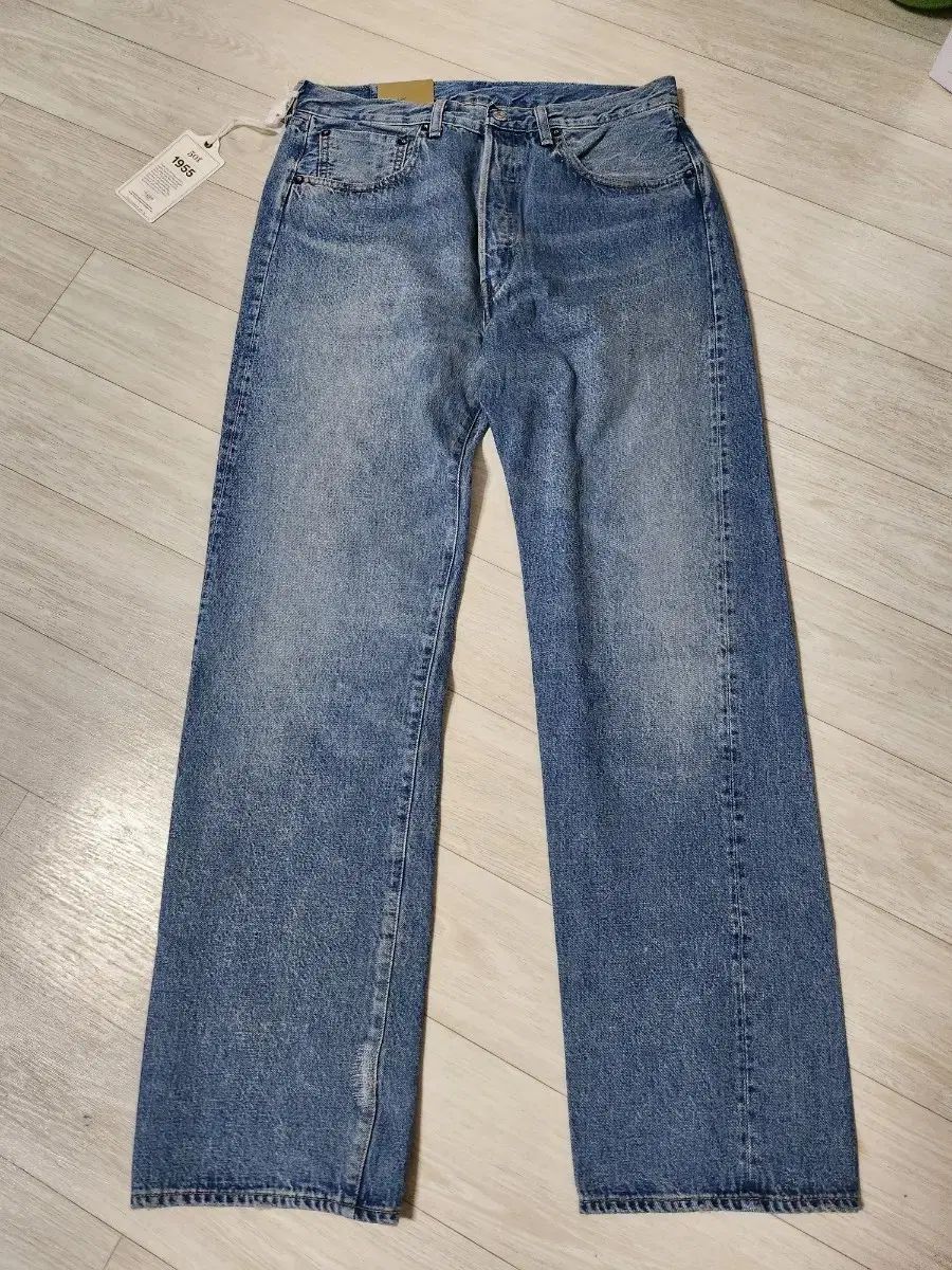 LVC 55501 0099 ドールニック 32 x 32 42,583円