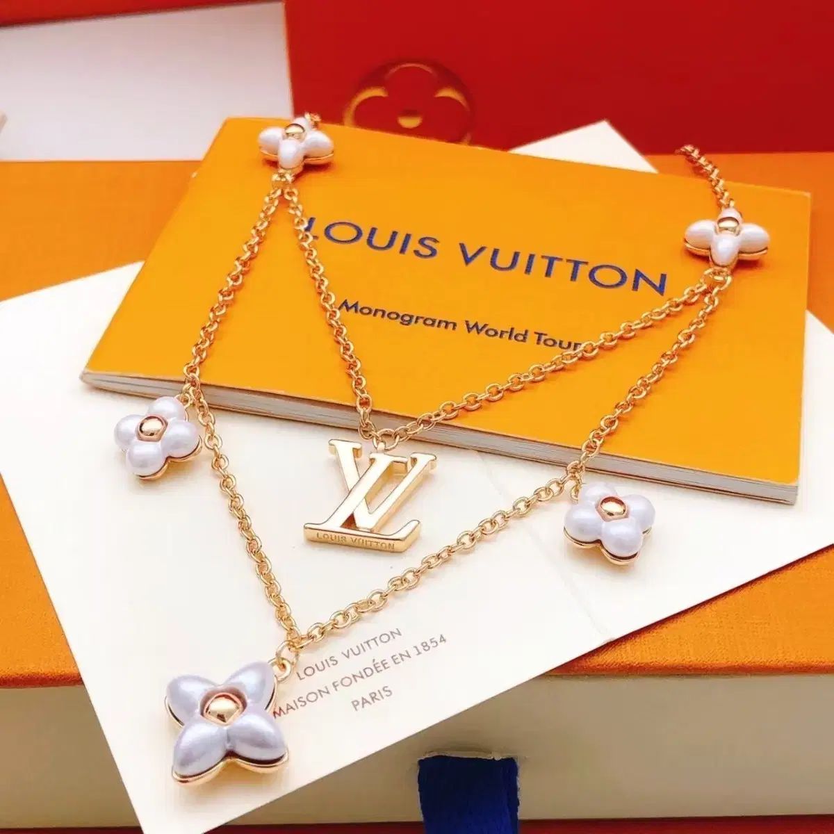 Louis Vuitton フラワー パール ネックレス