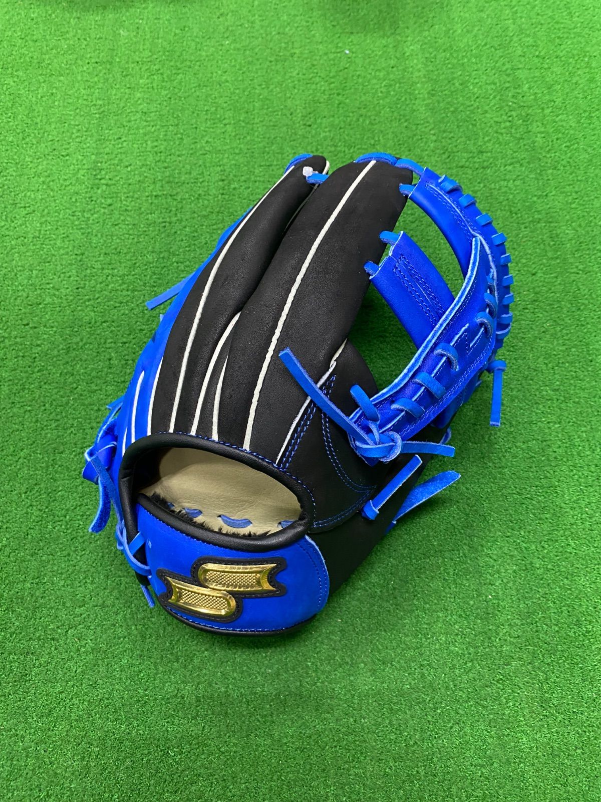 【新品・未使用】SSK 軟式内野手用グローブ ブラック✖︎ブルー右投げ 6L