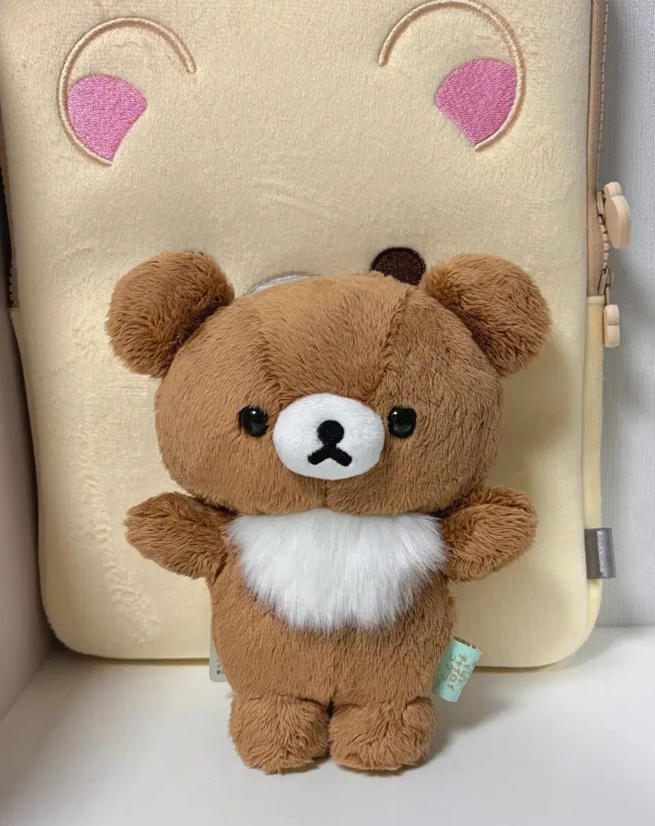 チャイロイコグマ ポージングぬいぐるみ