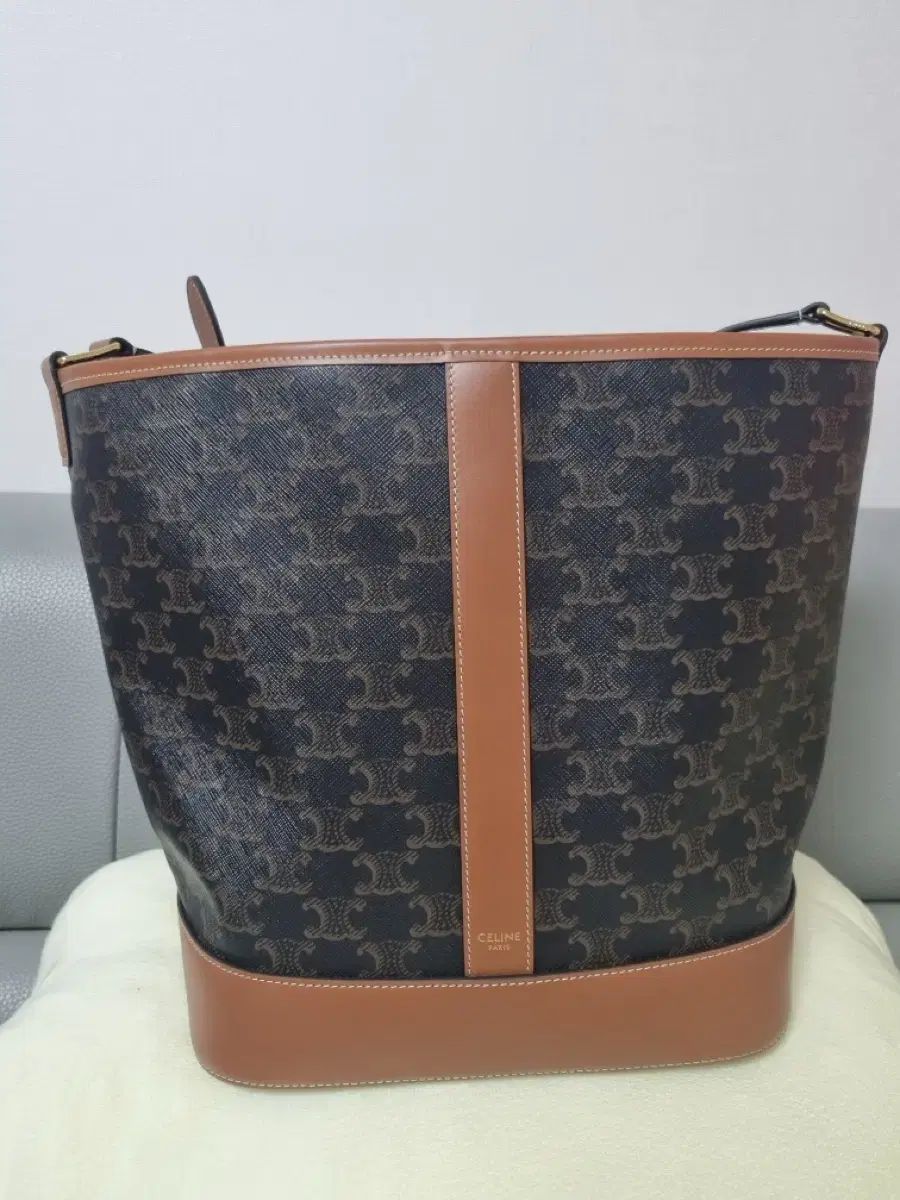 Celine セリーヌ バケットバッグ Mサイズ