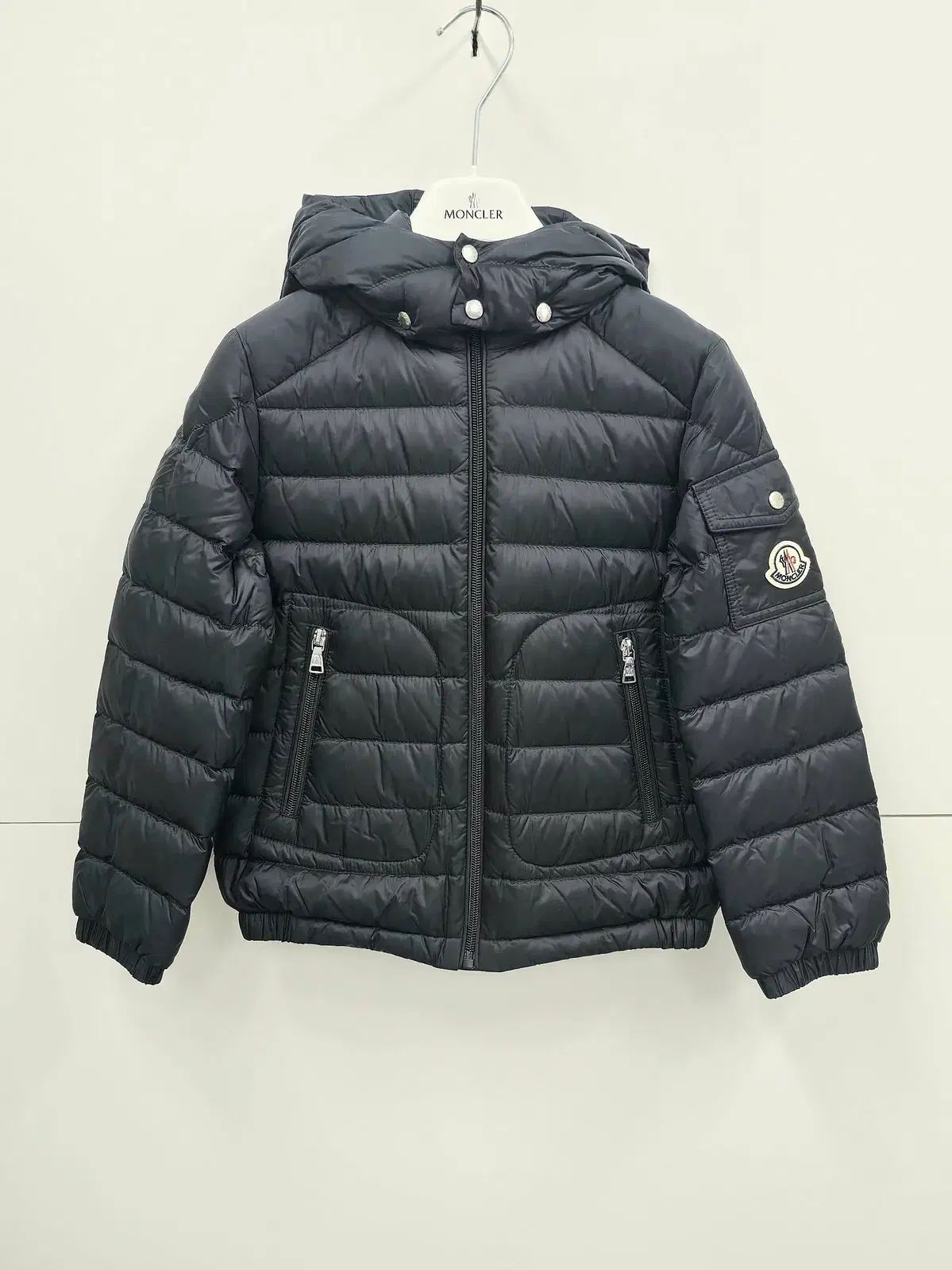 新品未使用タグ付　MONCLER　LAUROS　モンクレール　ダウンジャケット 新品未使用タグ付 MONCLER LAUROS モンクレール ダウンジャケット