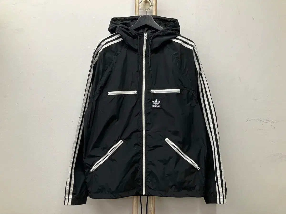 アディダス(adidas) ウィンドブレーカー M(95)