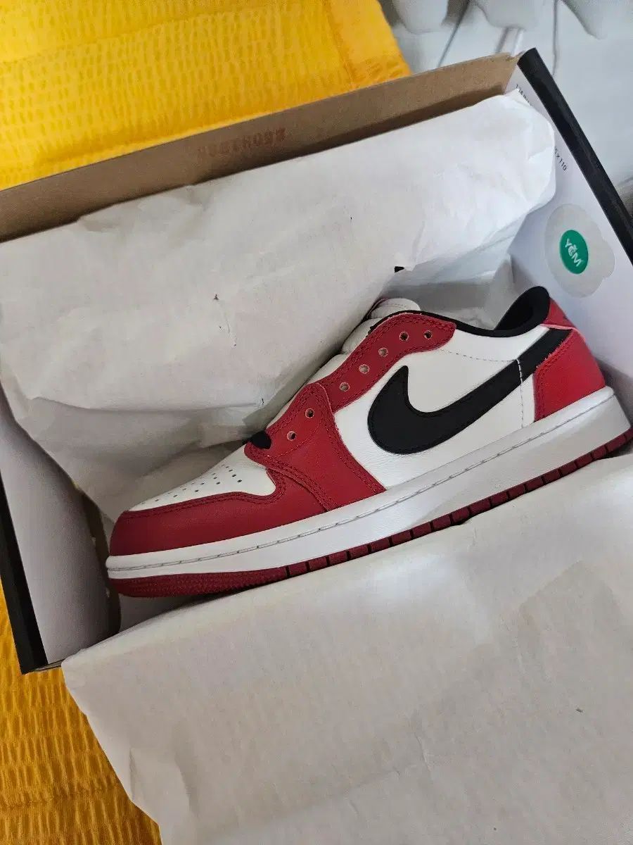 新品 NIKE エア ジョーダン 1 ロー シカゴ 255mm