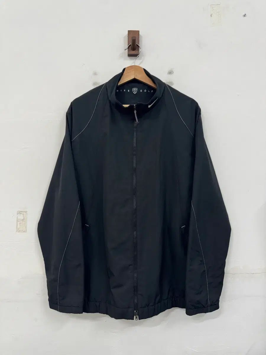 (105)NIKE GOLF(ナイキゴルフ)ウィンドブレーカー