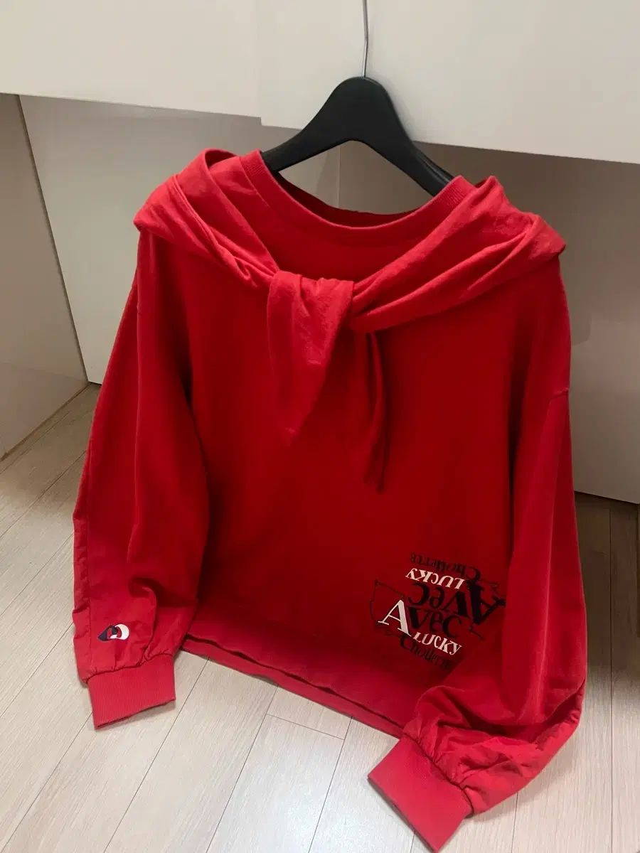 LUCKY CHOUETTE ラッキーシュエトゥ 着脱式フード スカーフタイ スウェット Tシャツ レッド 赤 長そで パフ袖