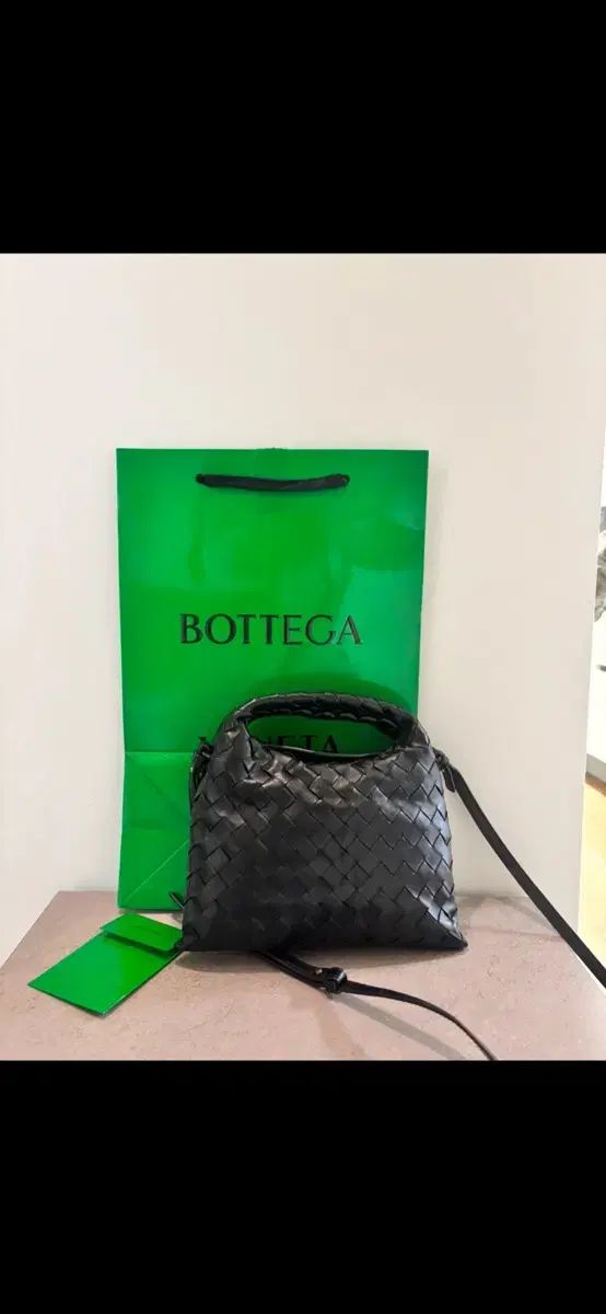 BOTTEGA VENETA ボッテガ・ヴェネタ ミニ ホープ ブラック