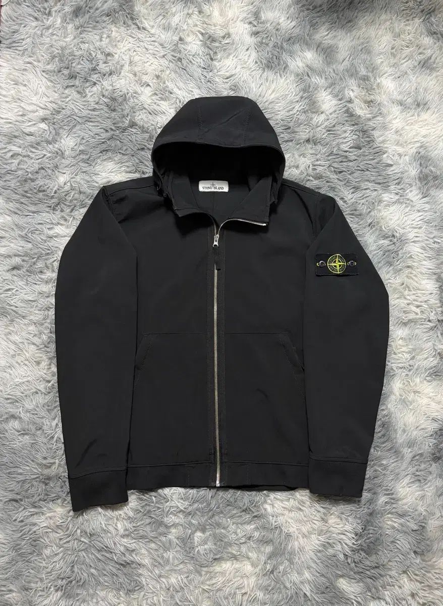 ストーンアイランド ソフトシェル ブラック {size L}