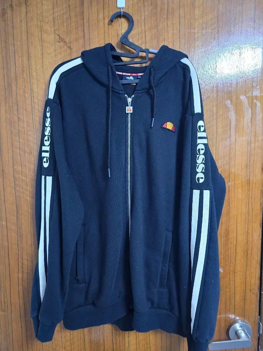 ellesse エレッセ 黒 フードジップアップ トラック ジャケット ellesse 