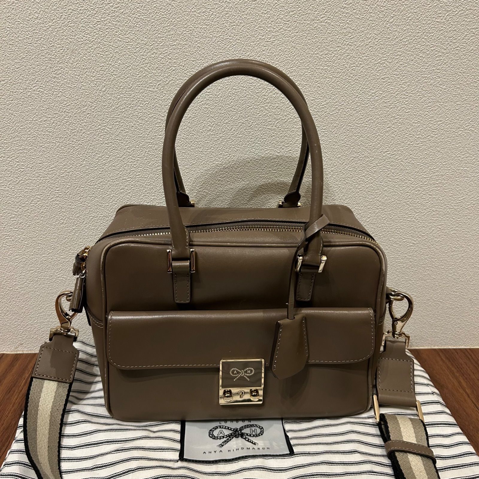 ANYA HINDMARCH アニヤハインドマーチ レディース ショルダーバッグ ハンドバッグ カーカー