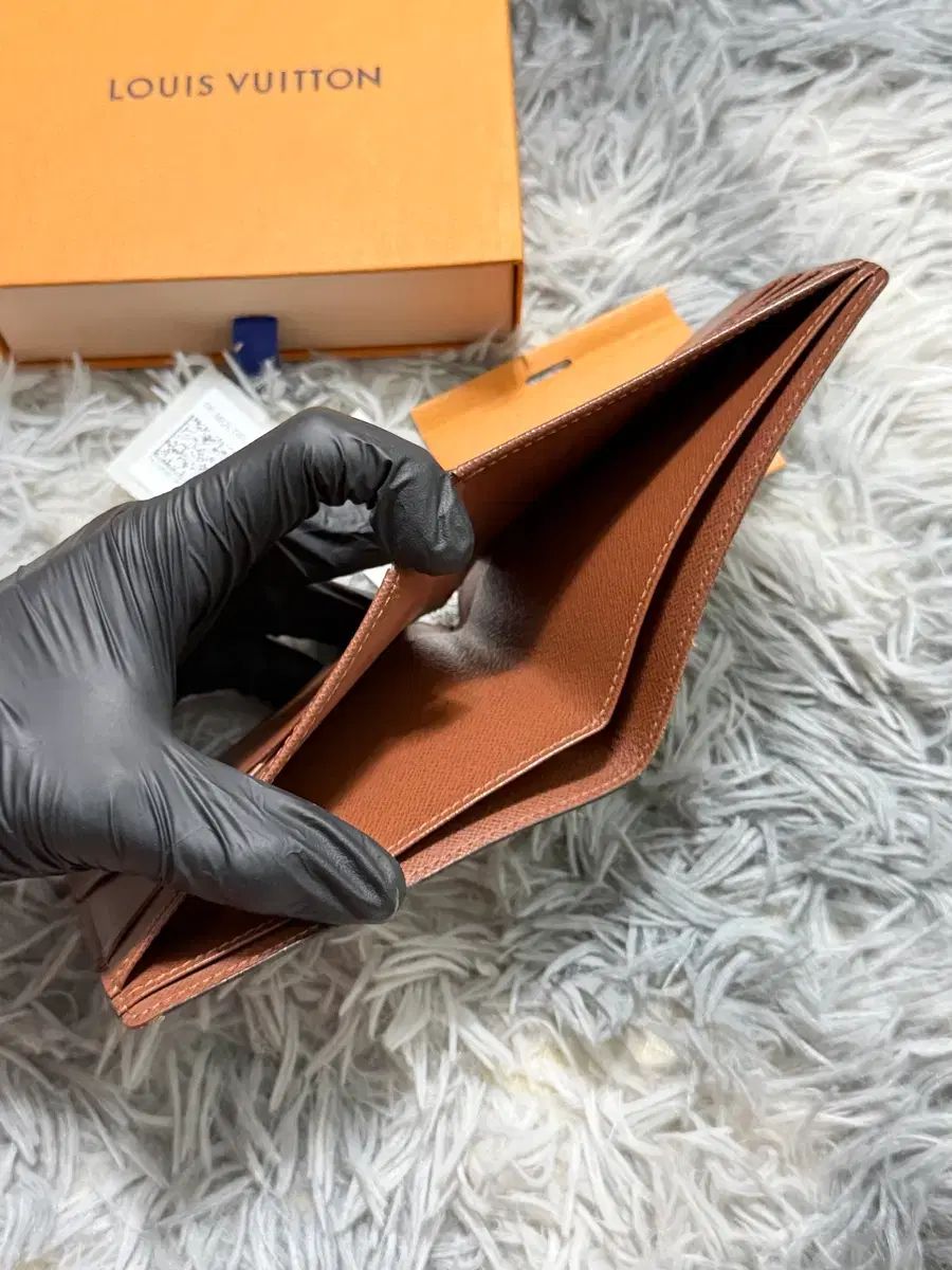 ルイヴィトン エクリプス モノグラム 二つ折り財布