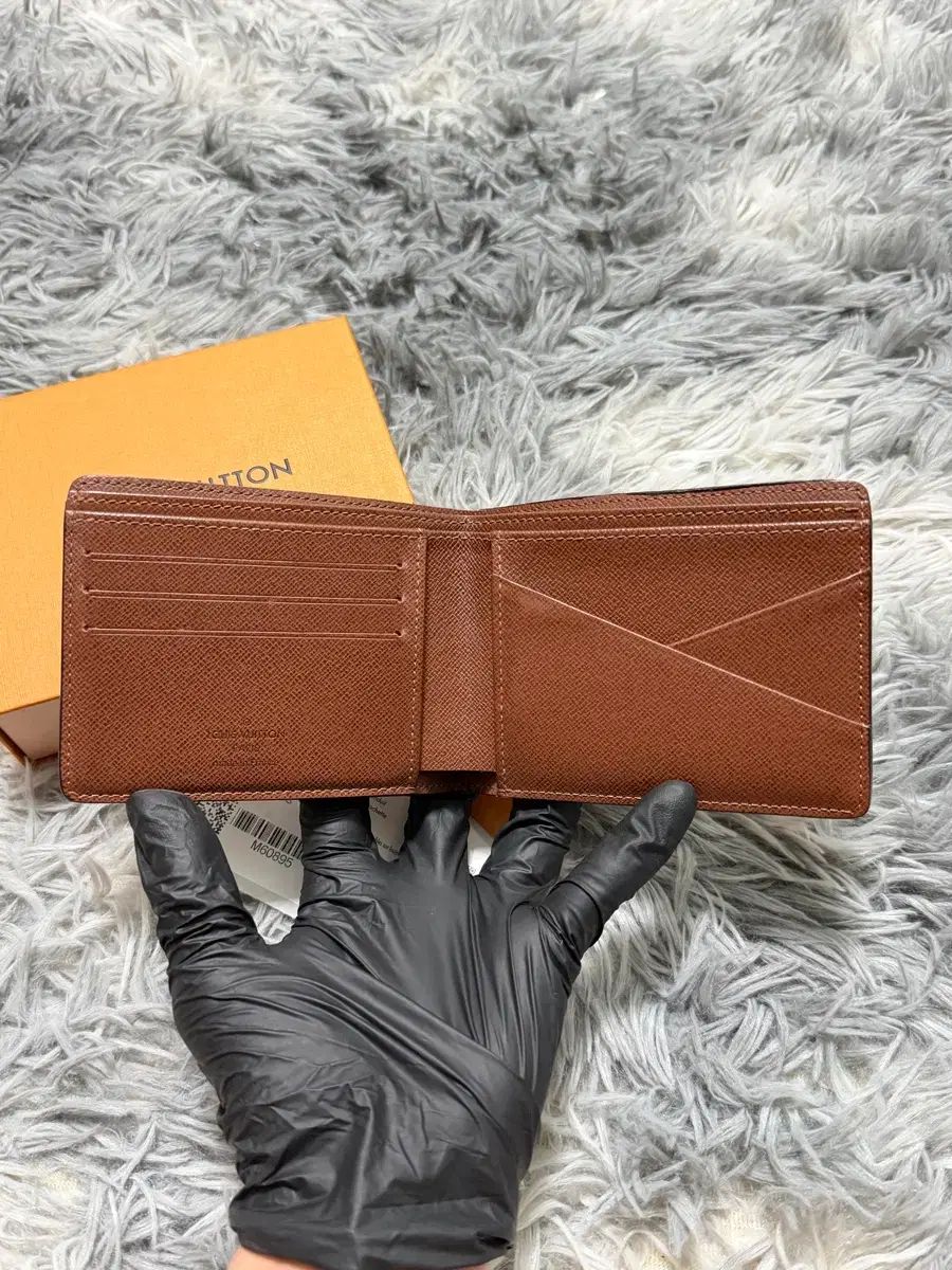 ルイヴィトン エクリプス モノグラム 二つ折り財布