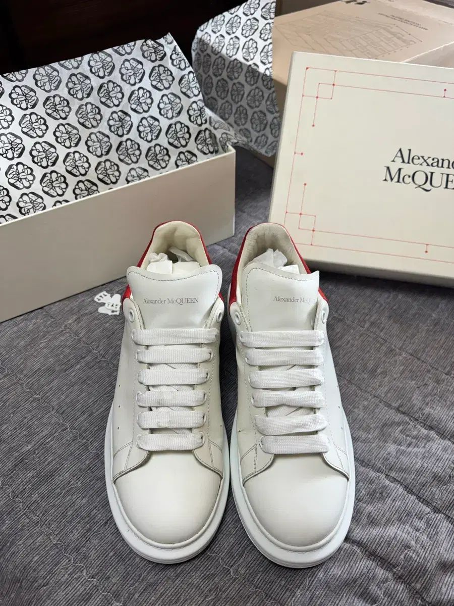 Alexander McQueen オーバーソール スニーカー 白/レッド Alexander McQueen オーバーソール スニーカー 白/レッド