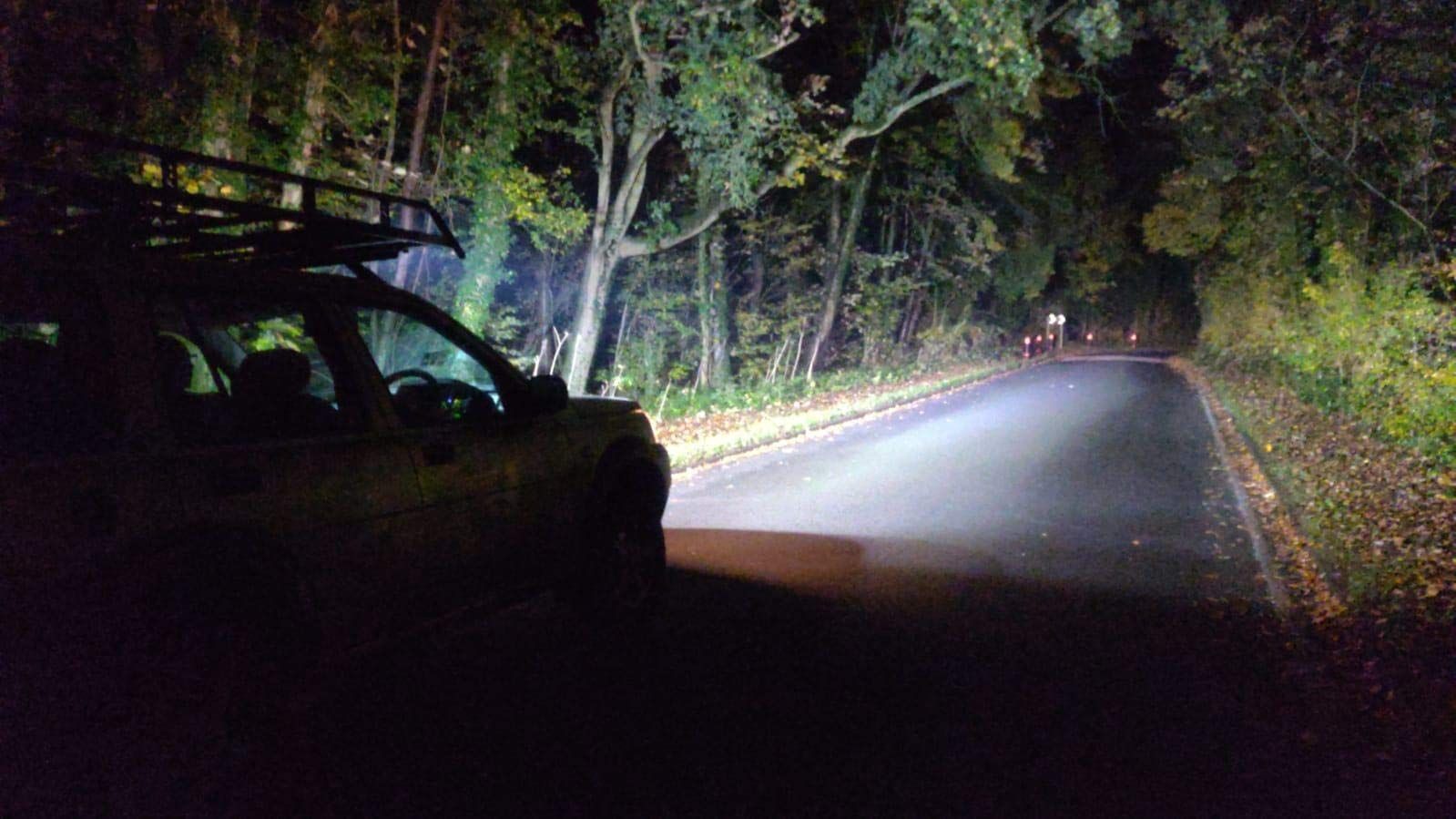 新品 RIGIDON 324W LED作業灯 車のライト用のユニバーサルブラケット付き 12V配線キット付き 狭角広角兼用 LED 車外灯 農業機械 ホワイト 6000K 12V 24V対応 汎用 防水 防塵 耐震 長寿命 車外灯