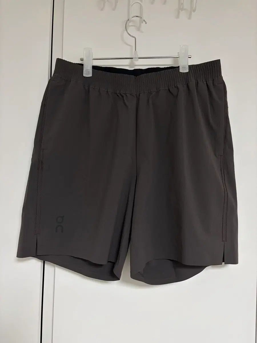 (新品) オン ランニング フォーカス ショーツ