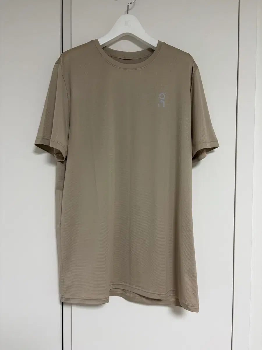 (新品) オン ランニング コア Tシャツ