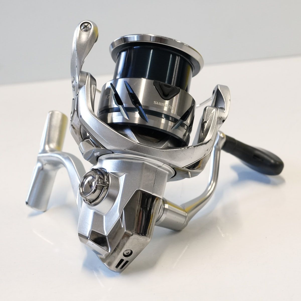 SHIMANO STRADIC 4000MHG スピニングリール USED美品 ライトショア 