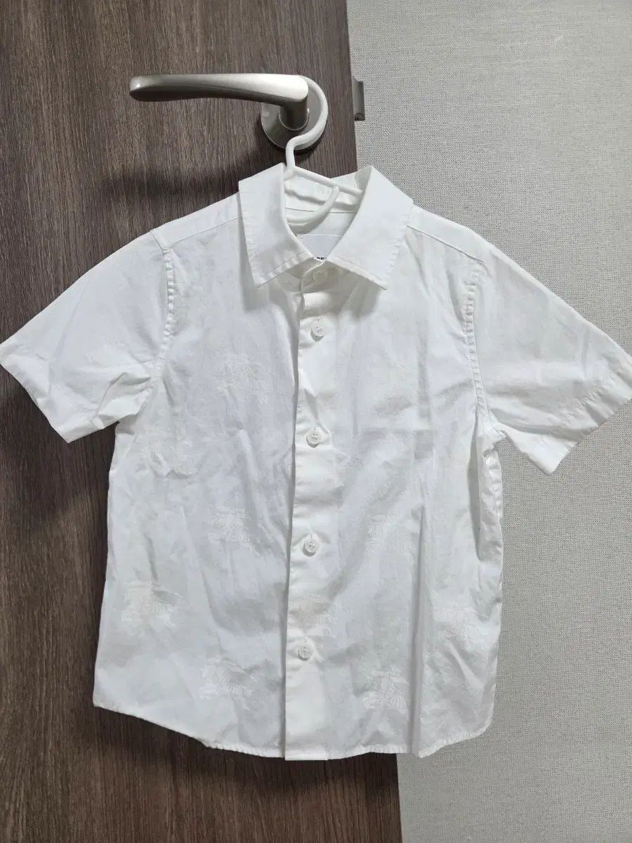 バーバリー 白 シャツ