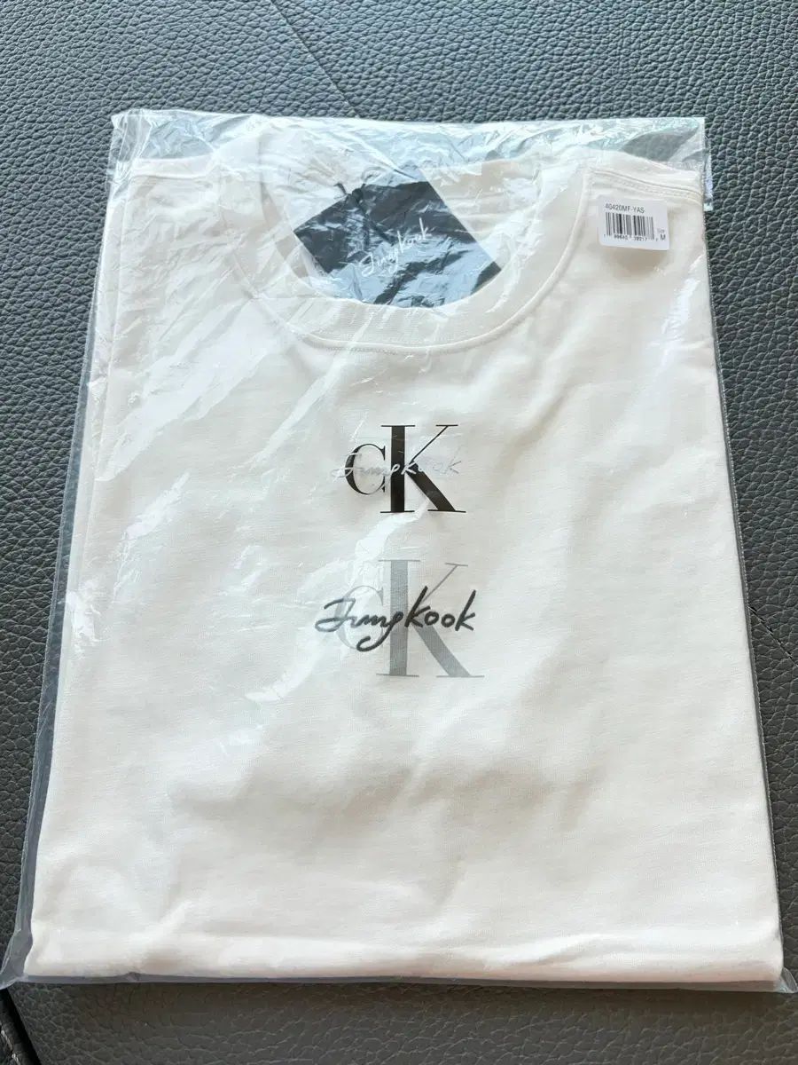 カルバン・クライン ジョングク(JUNGKOOK・JK・グク) 白 Tシャツ M