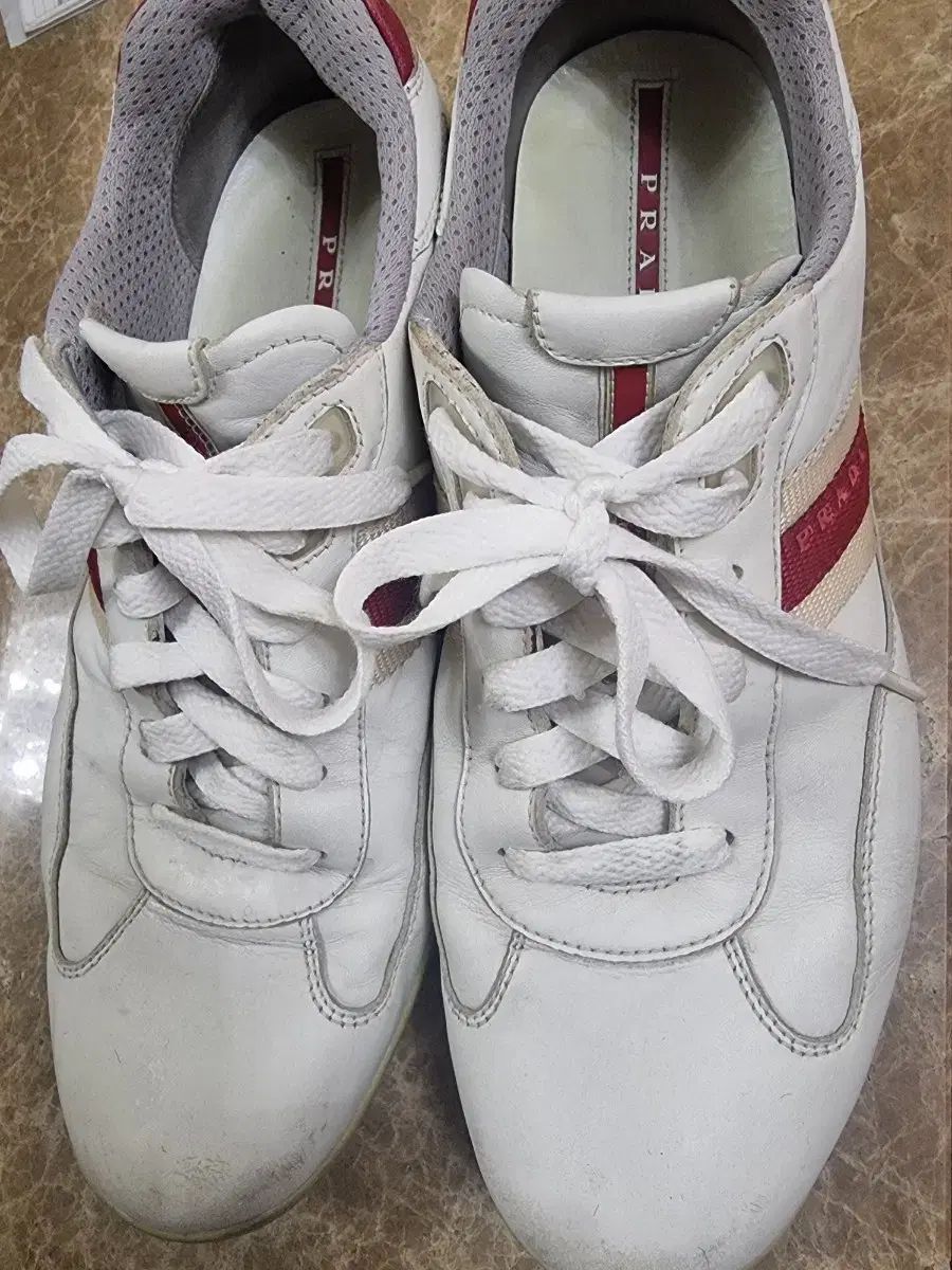 PRADA プラダ 白 スニーカー