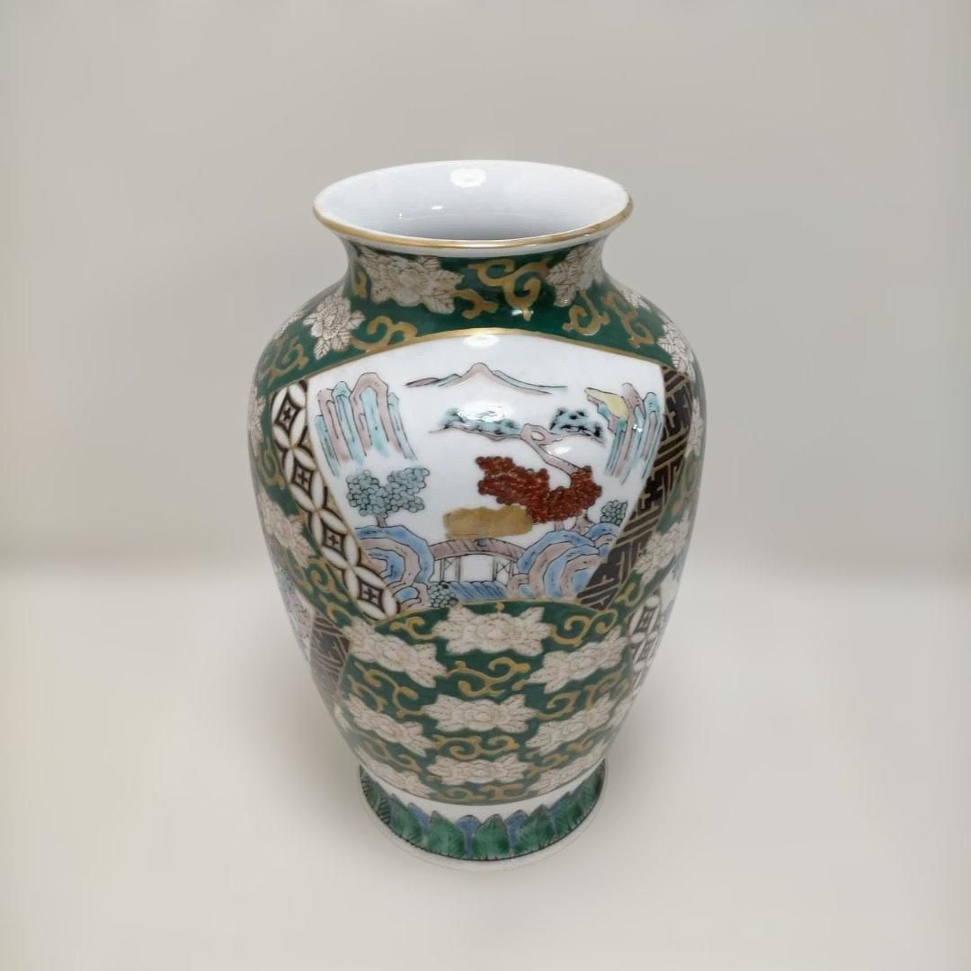 有田焼 秀峰の色絵金彩花瓶 山水図と緑地に白花文様が美しい和風陶器 壺 飾り壺 フラワーベース インテリア装飾 112991-2-001T