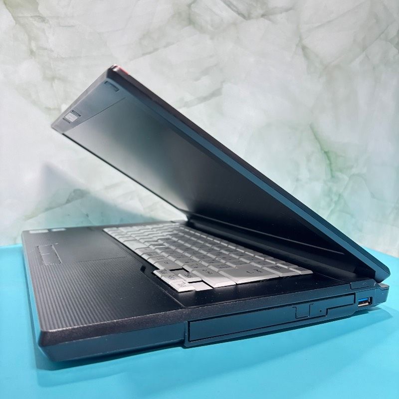6世代Core i5【オフィス付】メモリ8GB☆爆速SSD搭載☆動作良好◎富士通