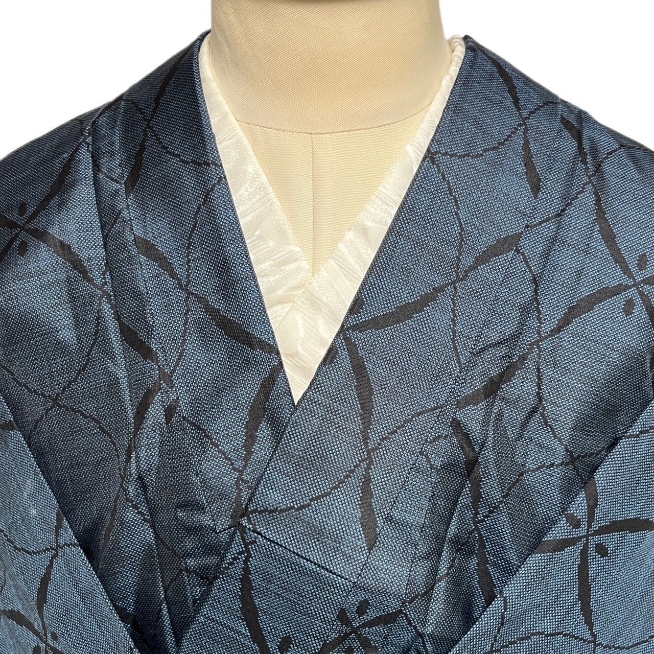 K079 美品 大島紬 しつけ糸付き 身丈168cm トールサイズ 立湧 幾何学