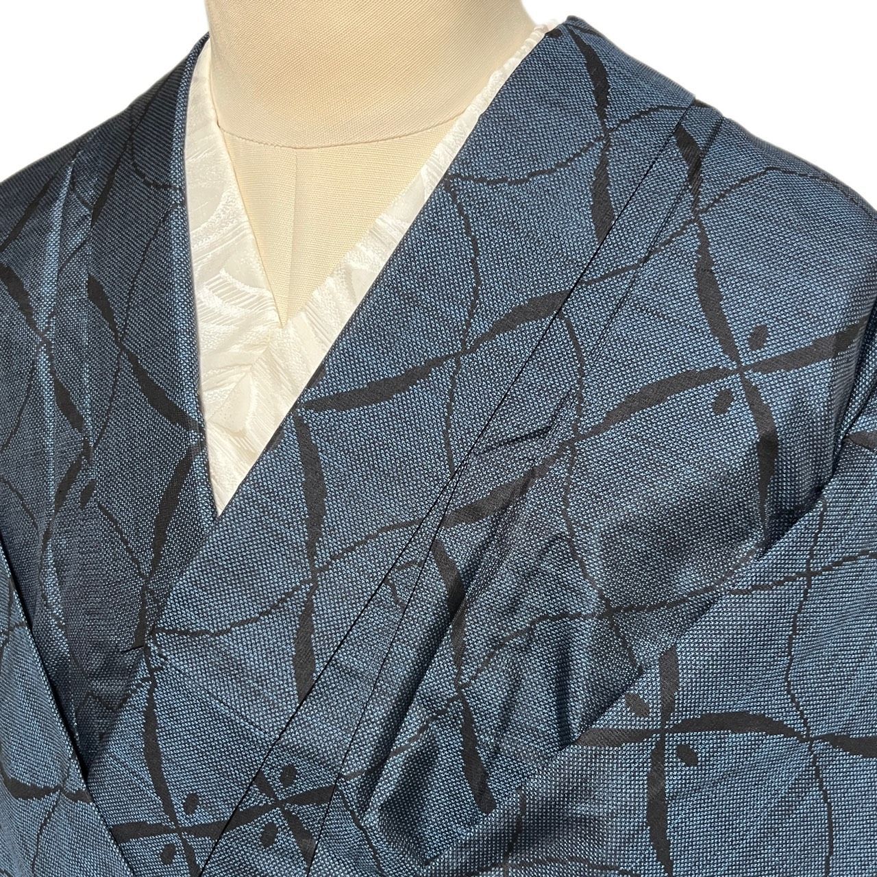 大島紬　しつけ糸付き　新品 K079 美品 大島紬 しつけ糸付き 身丈168cm トールサイズ 立湧 幾何学
