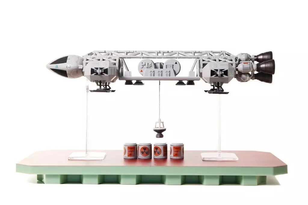 【新品】フィギュア イーグルトランスポーター 貨物ポッド装備形態 「スペース:1999」 1/106 ダイキャスト製塗装済み完成品