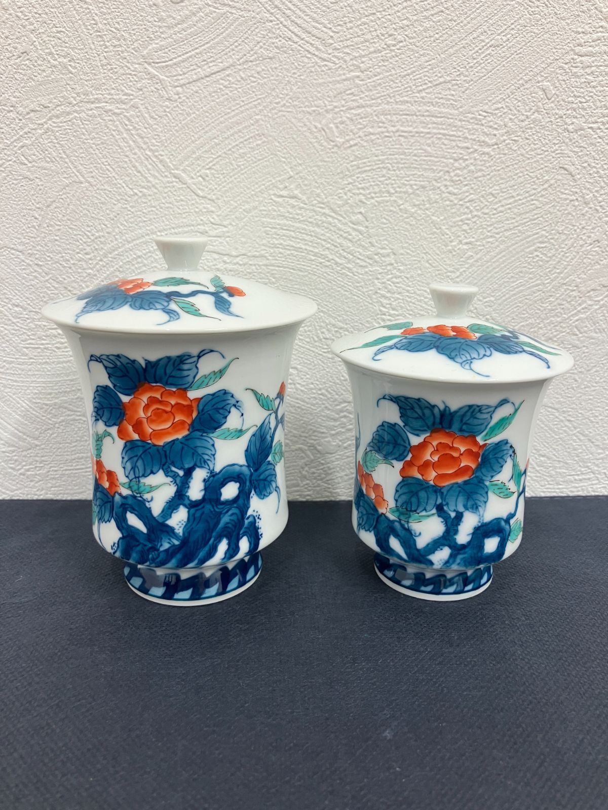 【441301076305】 現状品 伊万里焼 鍋島焼 畑萬陶苑 内染岩牡丹絵 蓋付 夫婦湯呑 共箱