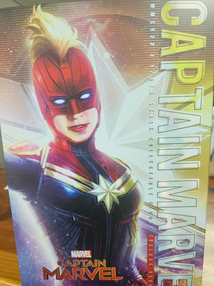 MARVEL キャプテン・マーベル フィギュア デラックスバージョン シンプル確認開封 未展示 新品