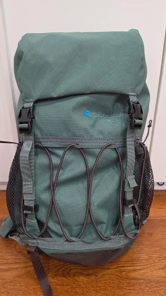 クレッタルムーセン デルリング 20L バックパック シルバーパイナップル カラー