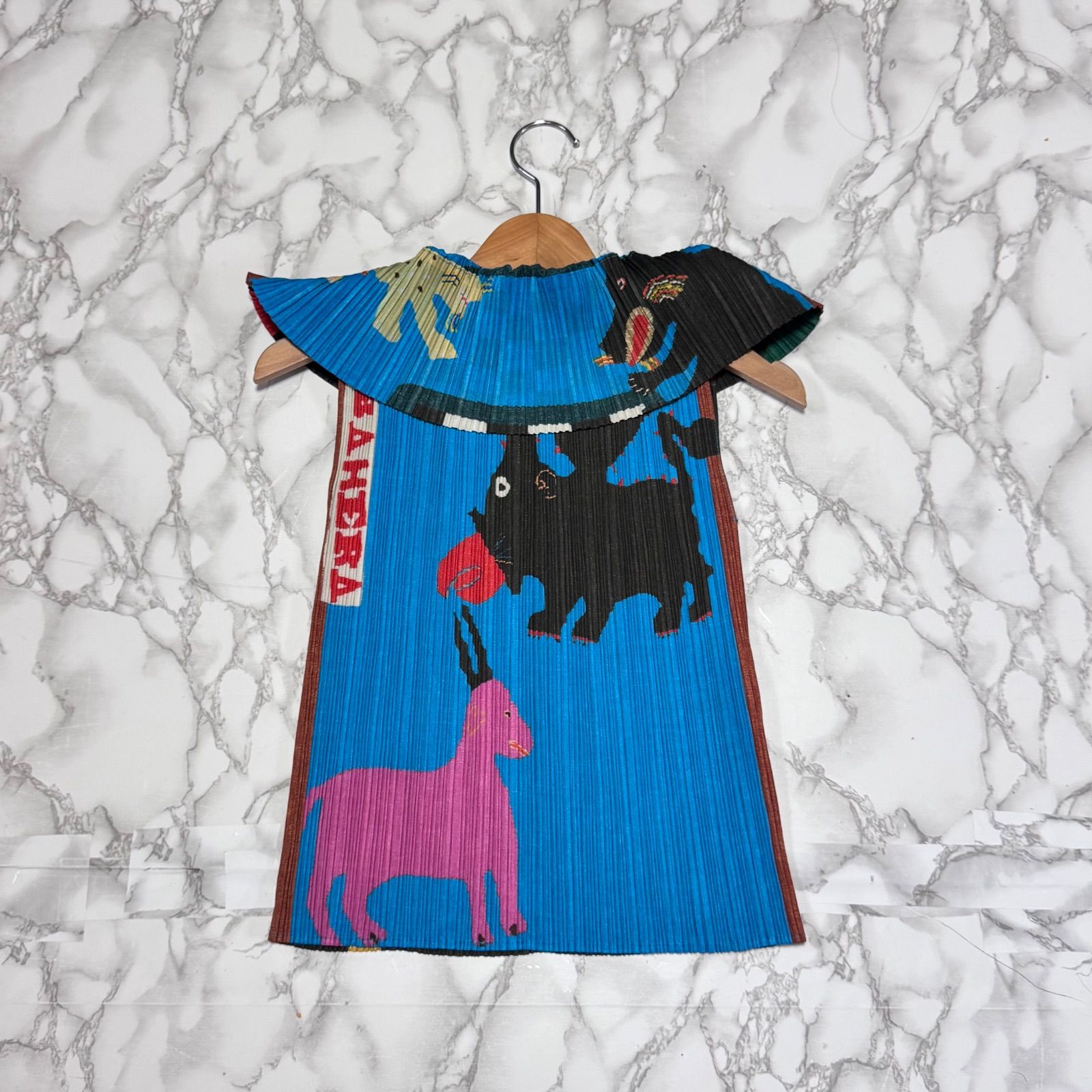 希少【pleats please issey miyake プリーツプリーズ イッセイミヤケ 【商品名】PP94-JK532 変形 プリーツ ノースリーブ シャツ カットソー/総柄