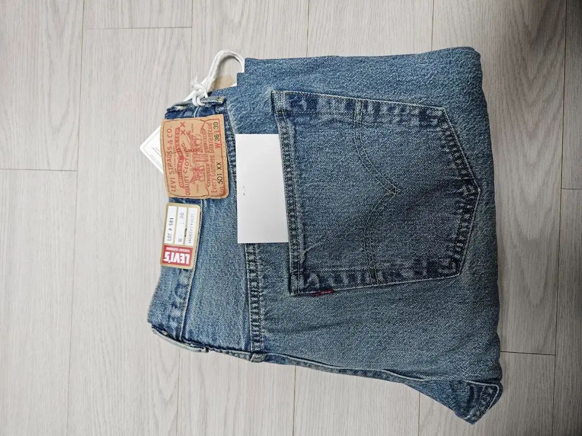 LVC 55501 ブラック 36x30 新品