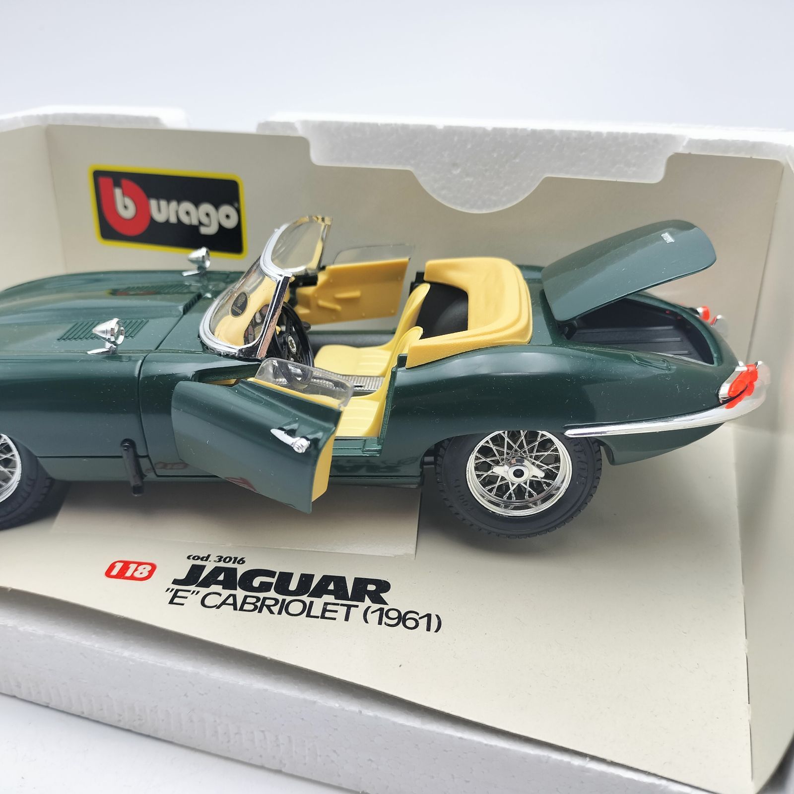 Bburago】ブラーゴ 1/18 ジャガー Eタイプ カブリオレ 1961 グリーン