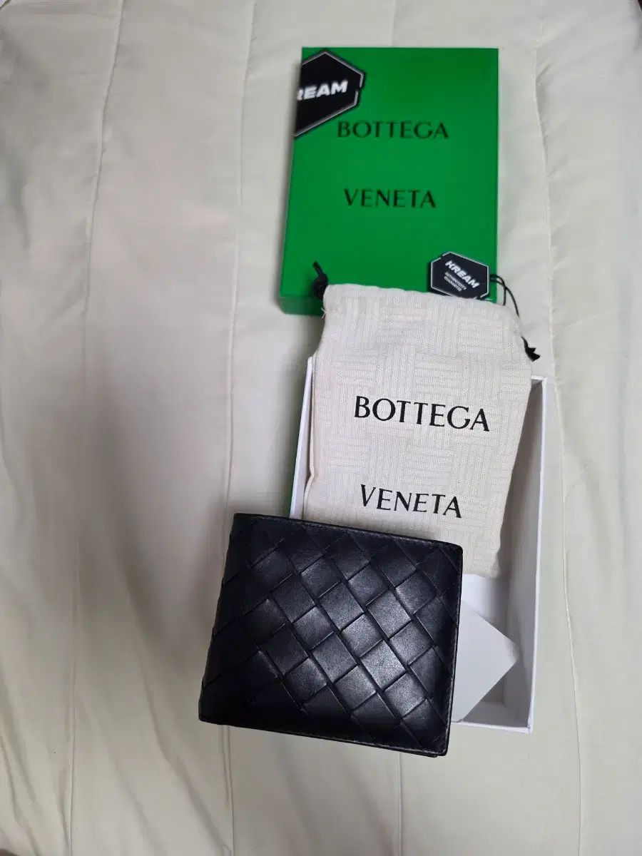 BOTTEGA VENETA ボッテガ・ヴェネタ 二つ折り財布 ブラック 新品 フルセット