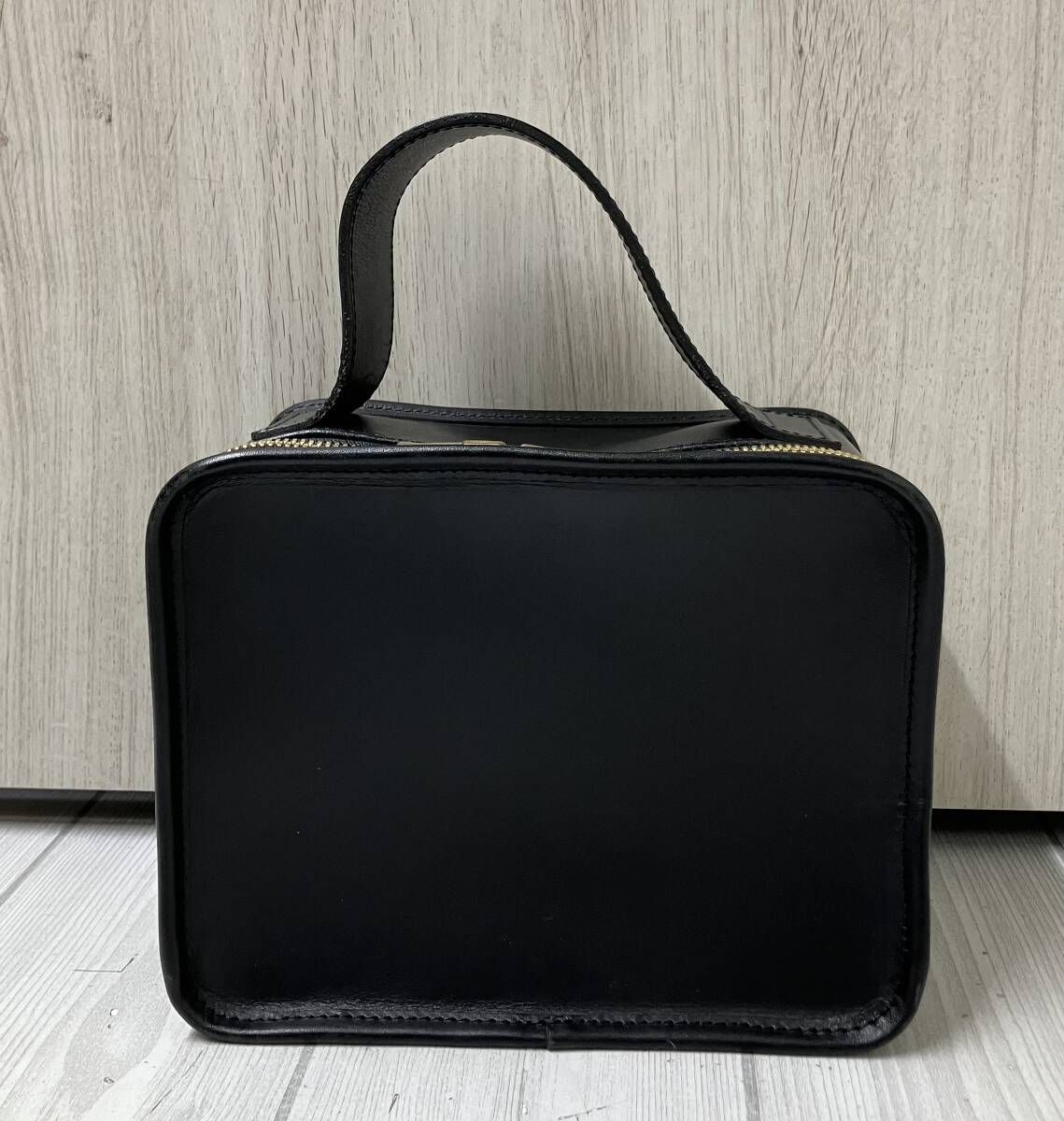 LIFESTYLIST ライフスタイリスト yukari ota Leather Mini Book Bag ましかくの ハンドバッグ 牛革 ブラック