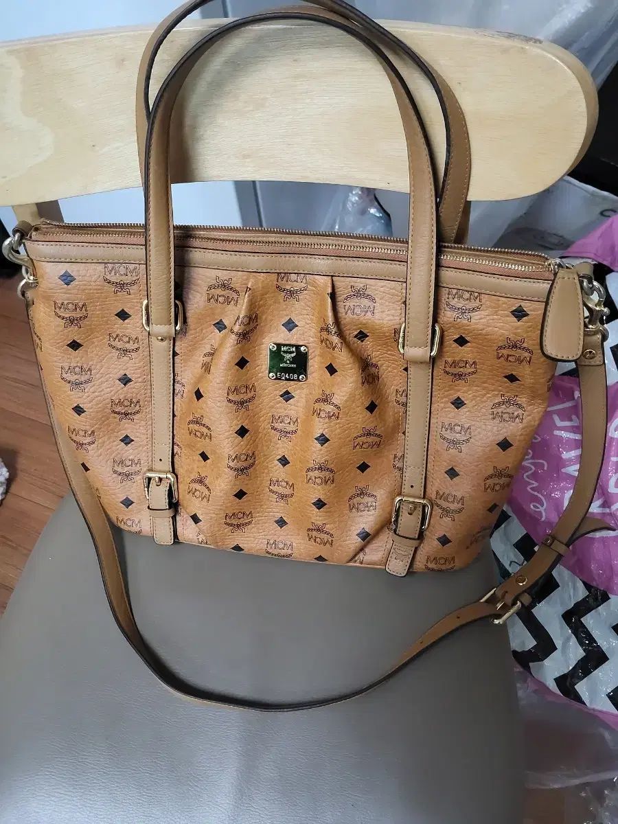 MCM ロゴ パータン トートバッグ 城 あります