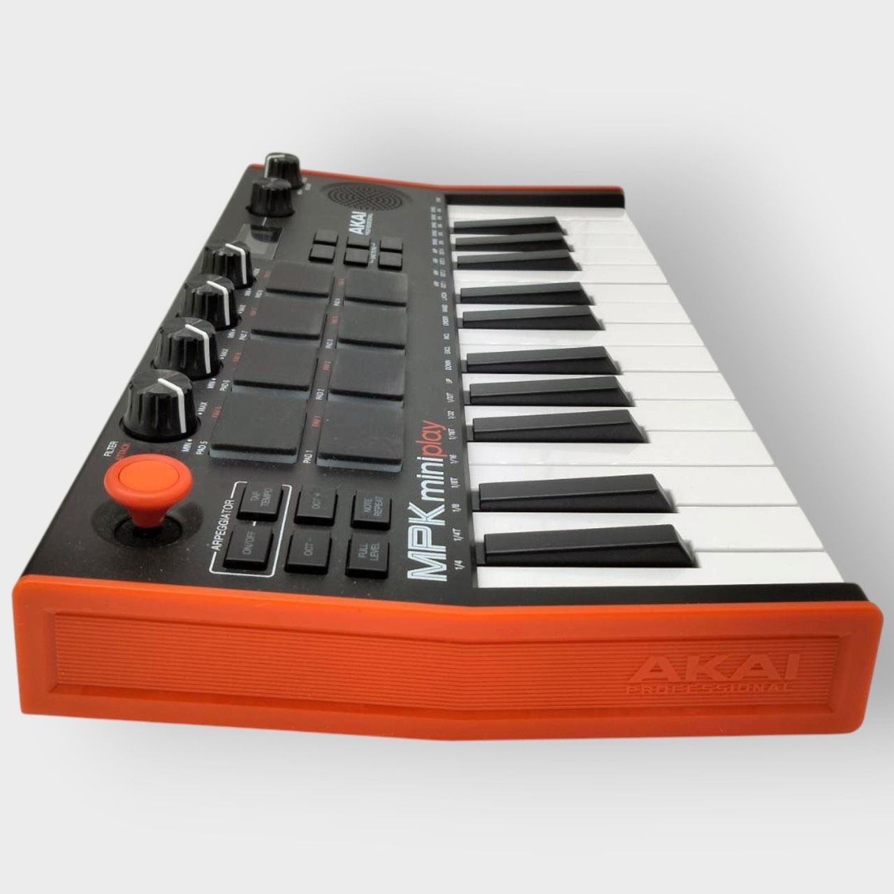 【中古】（非常に良い）Akai Professional スタンドアローン・MIDIキーボードコントローラー【内蔵音源、電池駆動、スピーカー搭載】 MPK Mini Play Amazon | Akai Professional スタンドアローン・MIDIキーボード