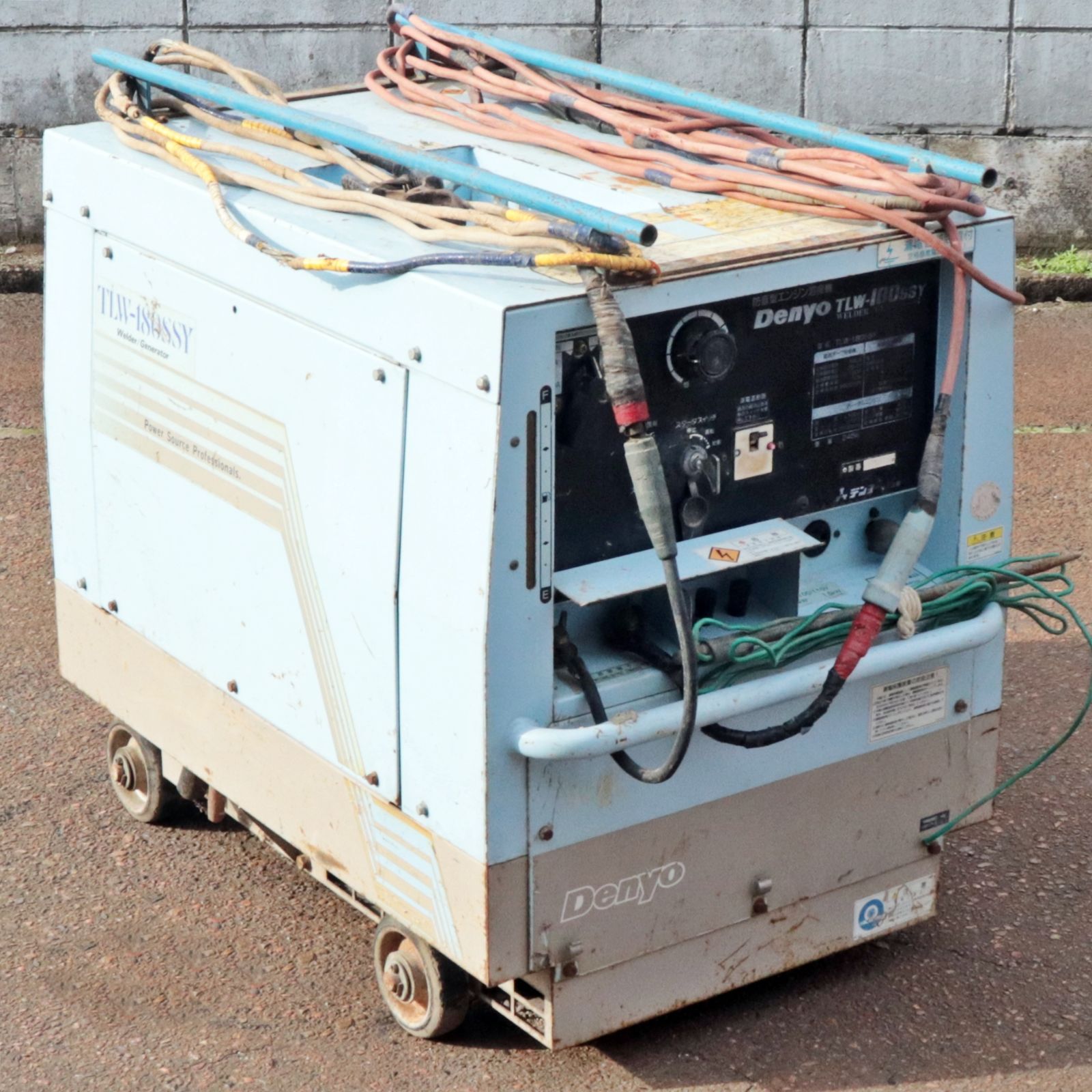 新潟発 デンヨー 防音型エンジン発電溶接機 TLW-180SSY ケーブル付き ウェルダー ディーゼル 動作確認済み スローダウンOK 中古 倉庫保管